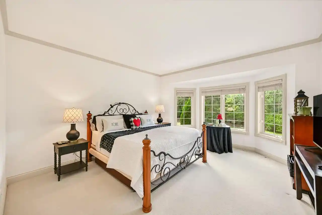 Photo 4 of Condo for sale at 2636 W Lake Forest Ct, Mequon, WI 53092 | MLS# 1981482 | Listing updated on 2026-09-30