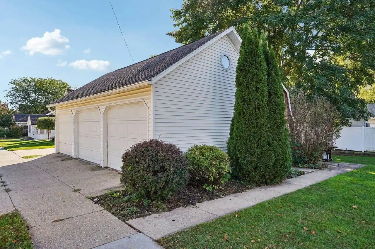 Photo 2 of Single family home for sale at 290 Williams St, Randolph, WI 53956 | MLS# 2033103 | Listing updated on 2026-09-21