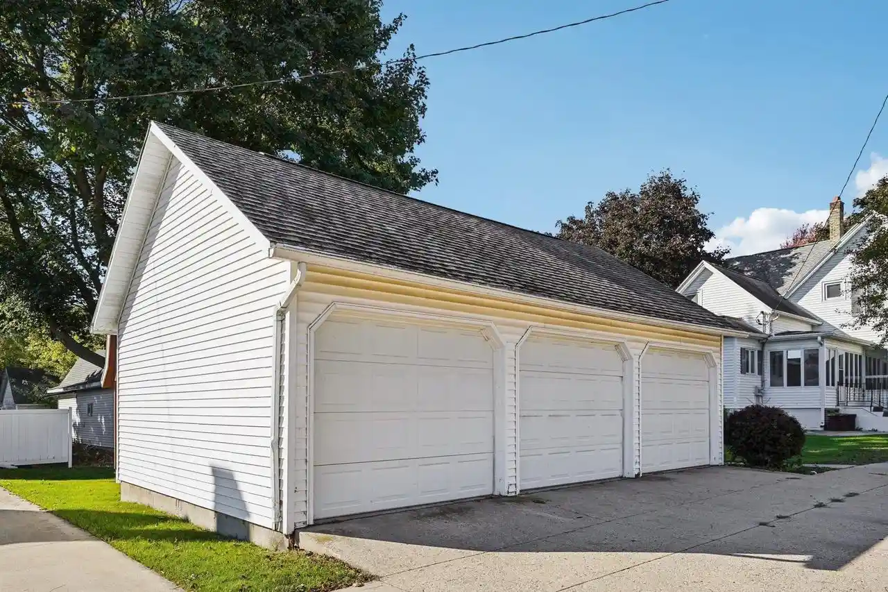 Photo 3 of Single family home for sale at 290 Williams St, Randolph, WI 53956 | MLS# 2033103 | Listing updated on 2026-09-21