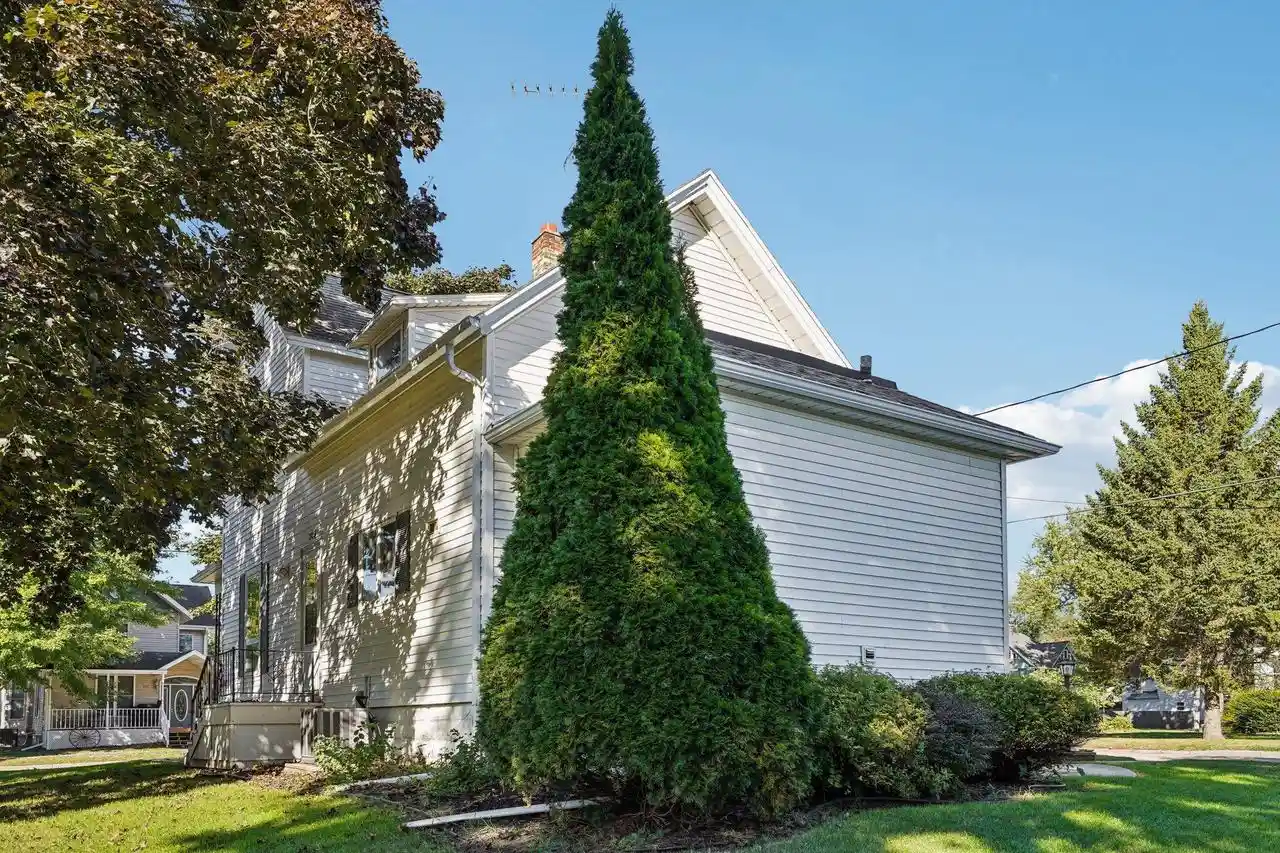 Photo 3 of Single family home for sale at 290 Williams St, Randolph, WI 53956 | MLS# 2033103 | Listing updated on 2026-09-21