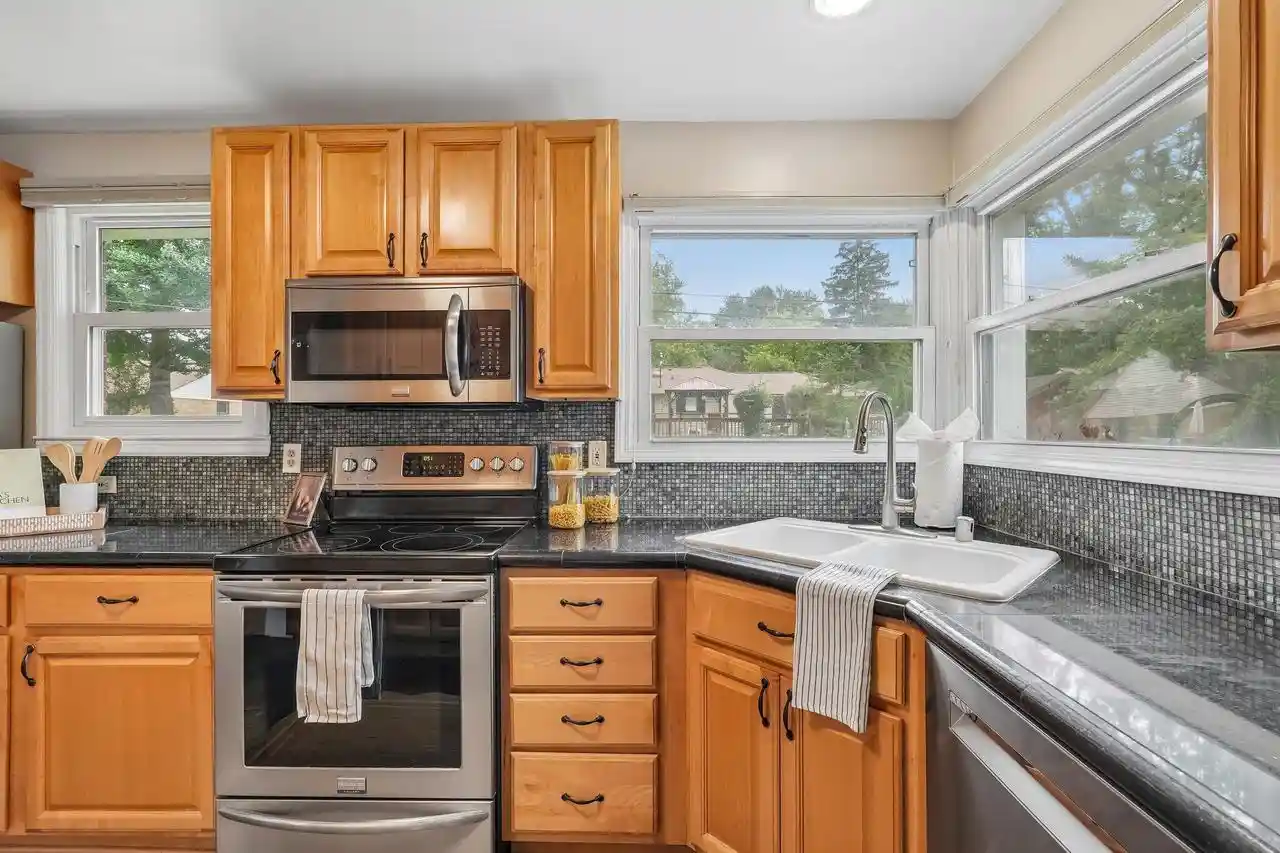 Photo 3 of Single family home for sale at 180 N Elmridge Ave, Brookfield, WI 53005 | MLS# 1981498 | Listing updated on 2026-09-25