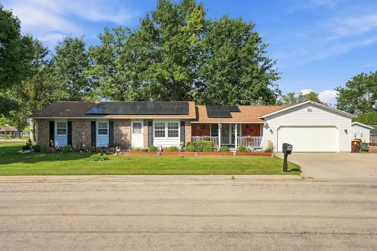 Photo 1 of Single family home for sale at 307 Locust St, Lena, IL 61048 | MLS# 2033108 | Listing updated on 2026-09-29