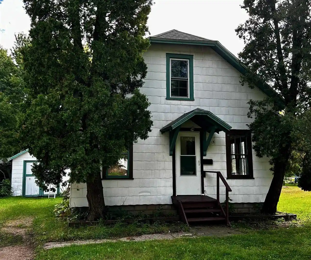 Photo 1 of Single family home for sale at 809 9th Street, Waupaca, WI 54981 | MLS# 50333012 | Listing updated on 2026-09-21