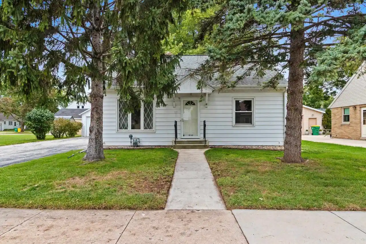 Photo 1 of Single family home for sale at 1030 Hickory Hl Dr, Green Bay, WI 54304 | MLS# 50333017 | Listing updated on 2026-09-22