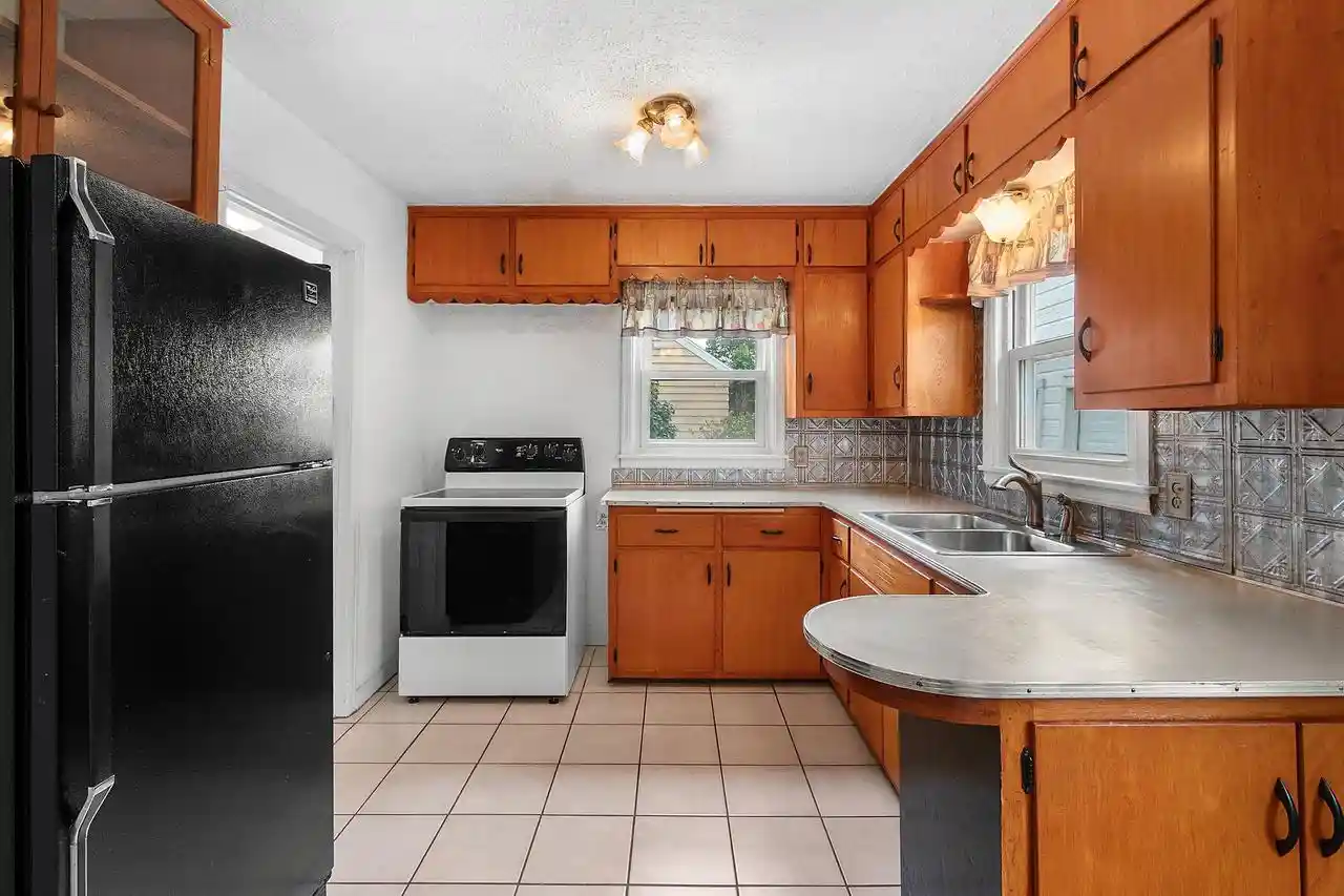 Photo 2 of Single family home for sale at 1030 Hickory Hl Dr, Green Bay, WI 54304 | MLS# 50333017 | Listing updated on 2026-09-22