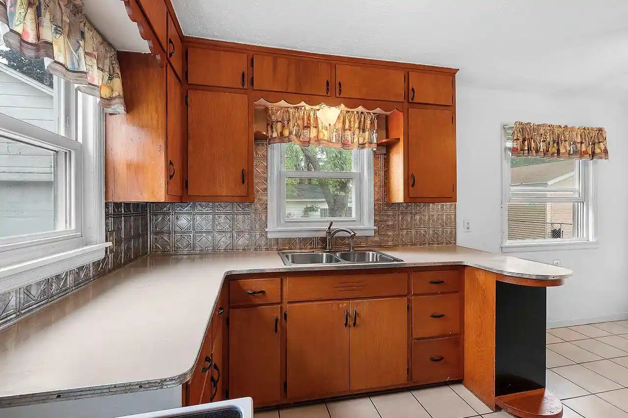 Photo 3 of Single family home for sale at 1030 Hickory Hl Dr, Green Bay, WI 54304 | MLS# 50333017 | Listing updated on 2026-09-24