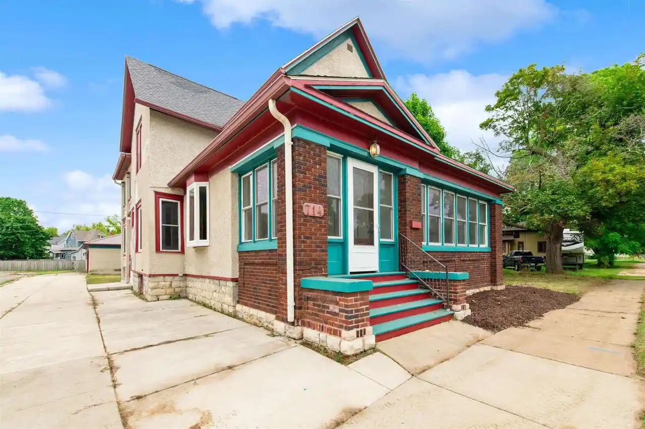 Photo 1 of Single family home for sale at 714 14th Avenue, Menominee, MI 49858 | MLS# 50333018 | Listing updated on 2026-09-29