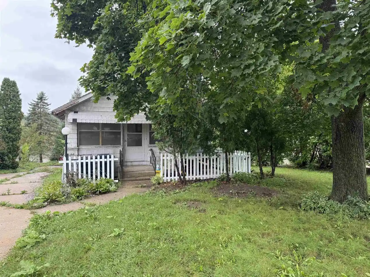 Photo 1 of Single family home for sale at 1275 N Parker Dr, Janesville, WI 53545 | MLS# 2033121 | Listing updated on 2026-09-21