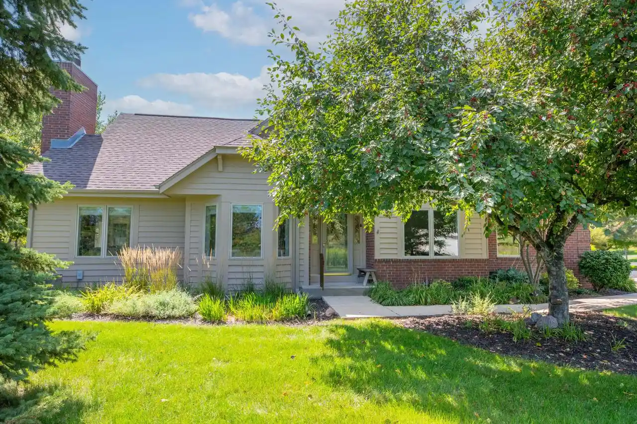 Condo for sale at 10820 N Essex Dr, Mequon, WI 53092 | MLS# 1981521