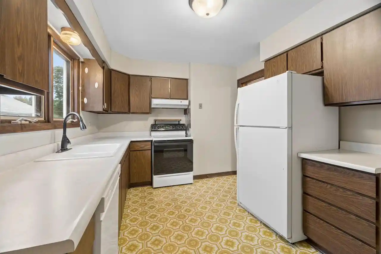 Photo 3 of Single family home for sale at 405 Ellis St, Fond Du Lac, WI 54935 | MLS# 50333026 | Listing updated on 2026-09-23