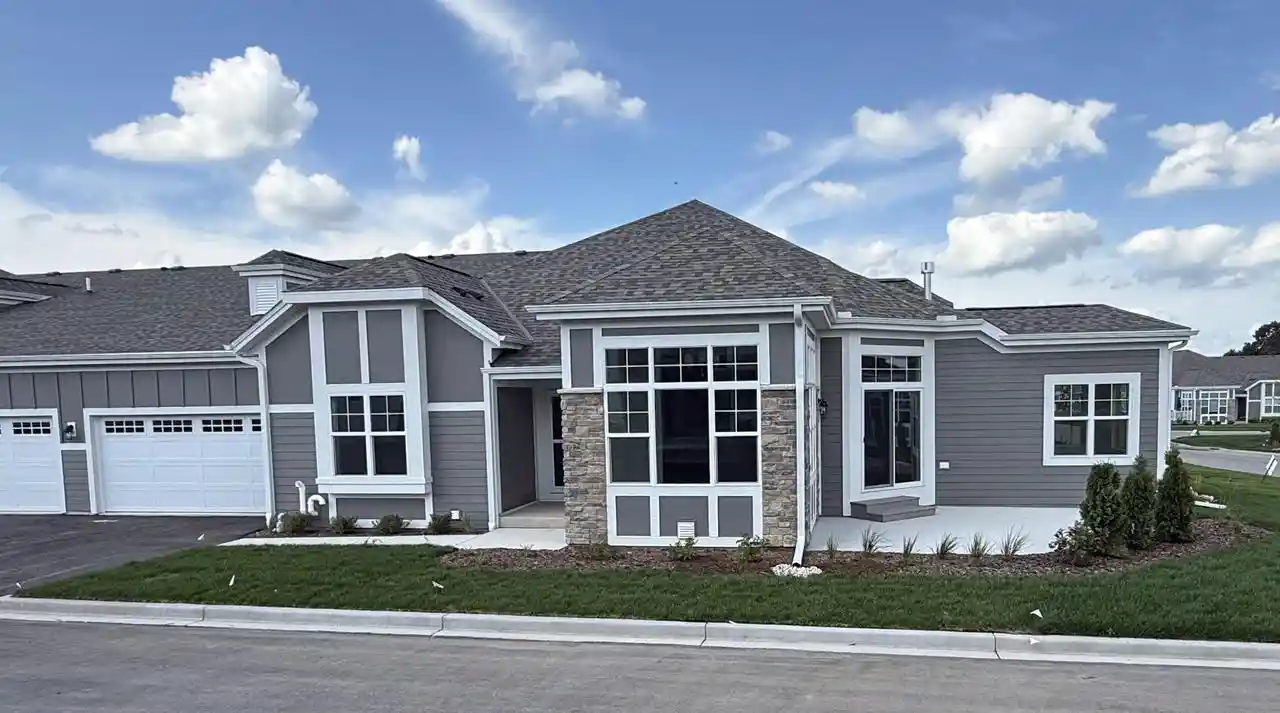 Listing Photo 1 - Condo for sale in 916 Mary Grace Ct located at 916 Mary Grace Ct, Grafton, WI 53024 - Unit #41