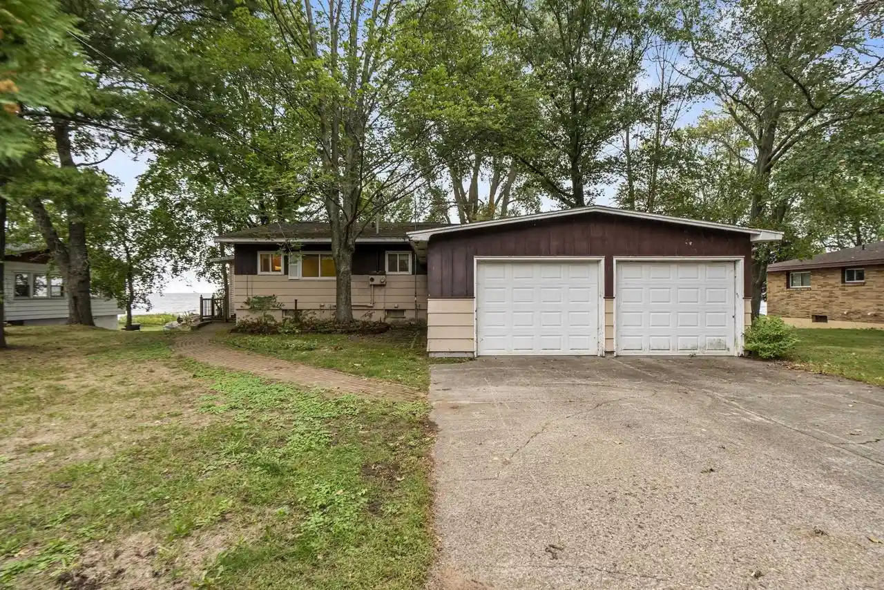 Photo 1 of Single family home for sale at N2564 Shore Dr, Marinette, WI 54143 | MLS# 50333024 | Listing updated on 2026-09-23