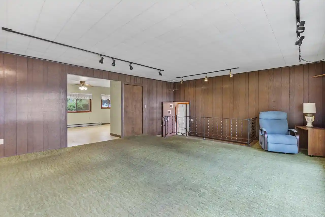 Photo 3 of Single family home for sale at N2564 Shore Dr, Marinette, WI 54143 | MLS# 50333024 | Listing updated on 2026-09-23