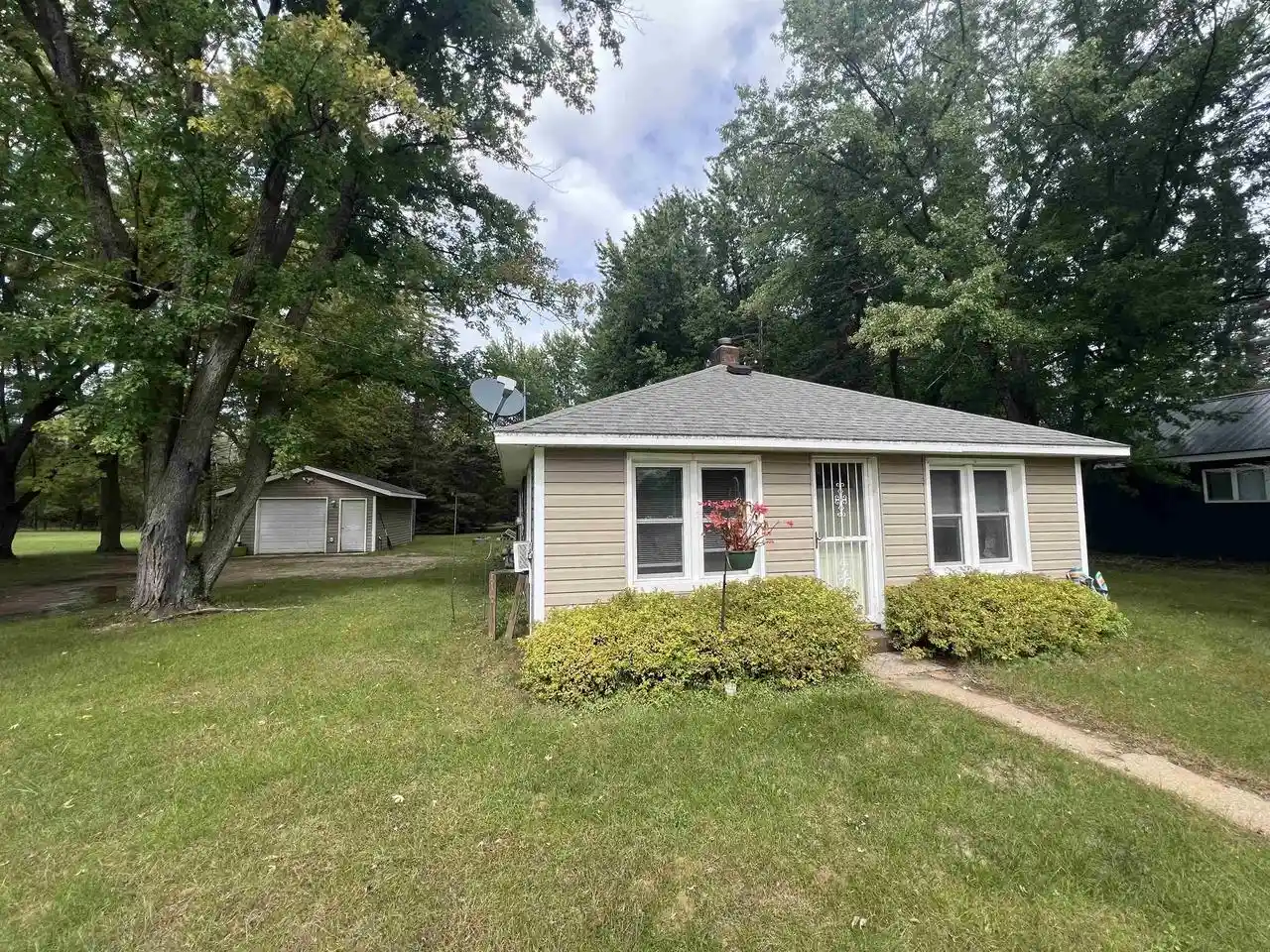 Photo 1 of Single family home for sale at E2026 King Rd, Waupaca, WI 54981 | MLS# 50333031 | Listing updated on 2026-09-23