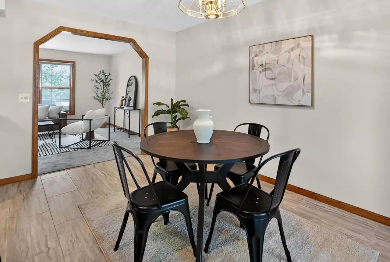 Photo 4 of Sale Pending at 818 Edgemore Dr, Sun Prairie, WI 53590 | MLS# 2033138 | Listing updated on 2026-09-29