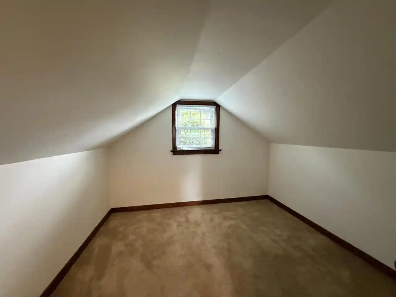 Photo 3 of Single family home for sale at 2017 10th Avenue, Menominee, MI 49858 | MLS# 50333033 | Listing updated on 2026-10-02