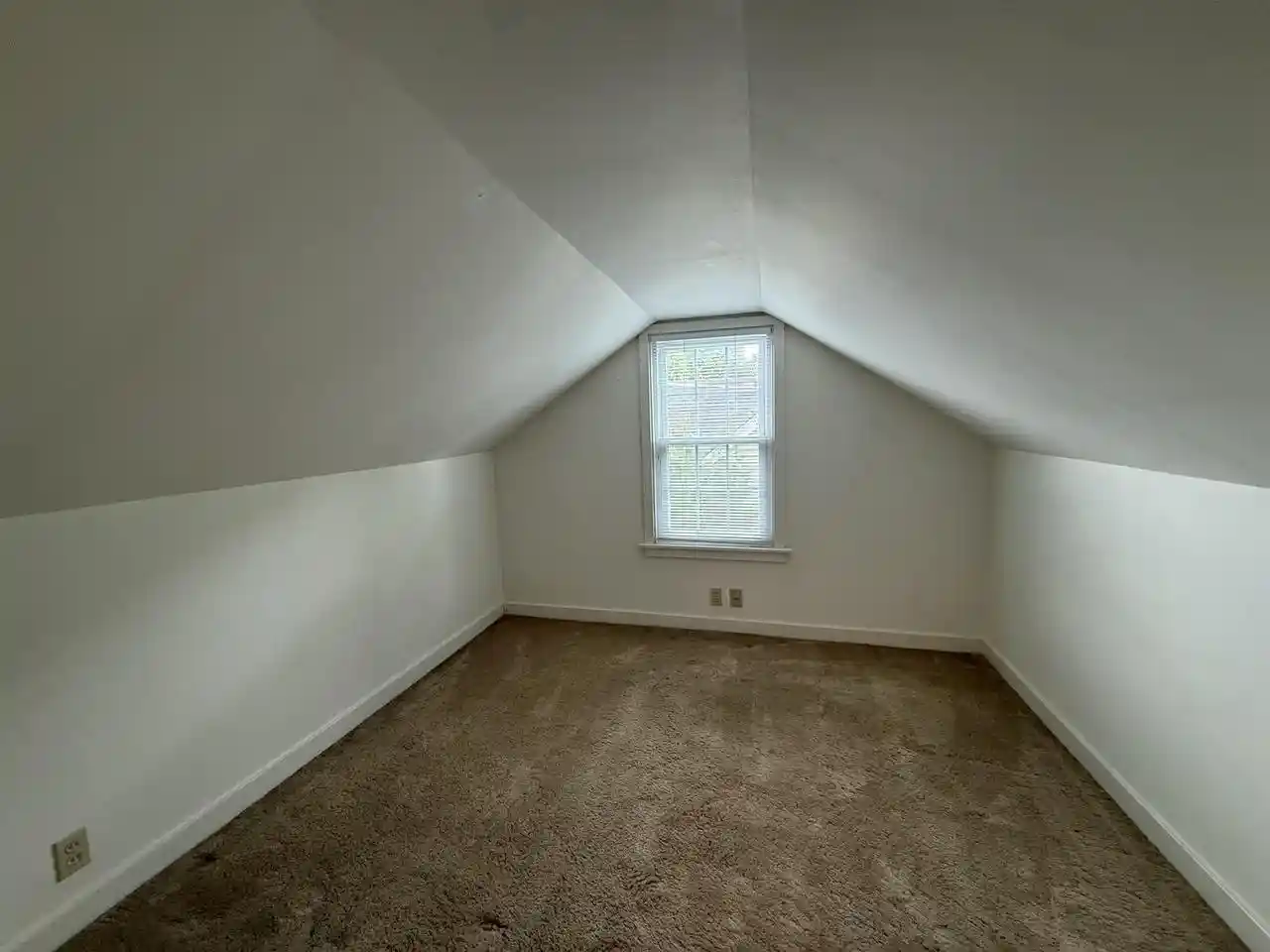 Photo 4 of Single family home for sale at 2017 10th Avenue, Menominee, MI 49858 | MLS# 50333033 | Listing updated on 2026-10-02