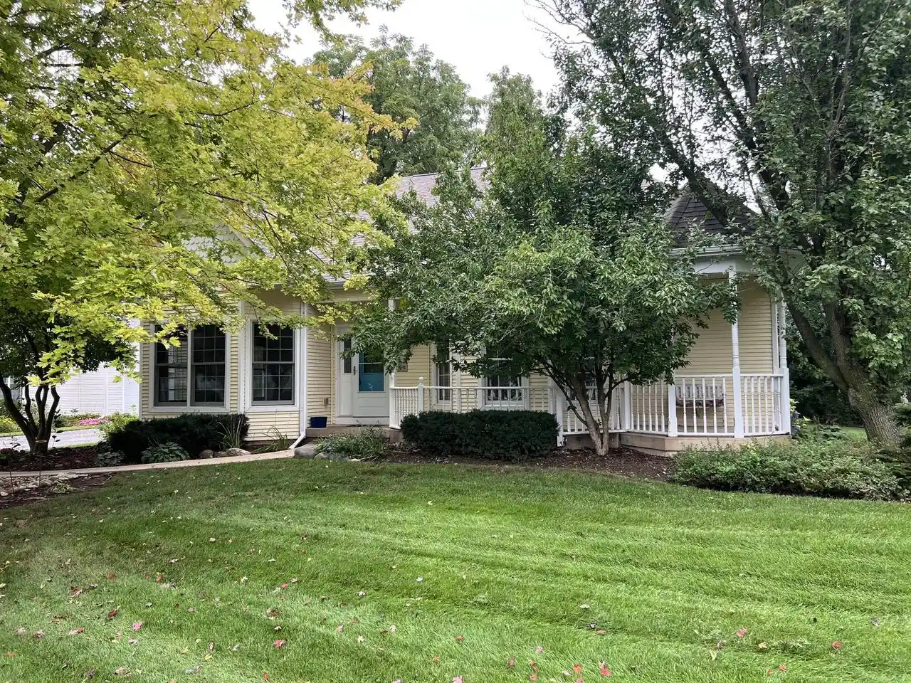 Photo 1 of Condo for sale at 951 S Lake Shore Dr #6, Lake Geneva, WI 53147 | MLS# 1981540 | Listing updated on 2026-09-21