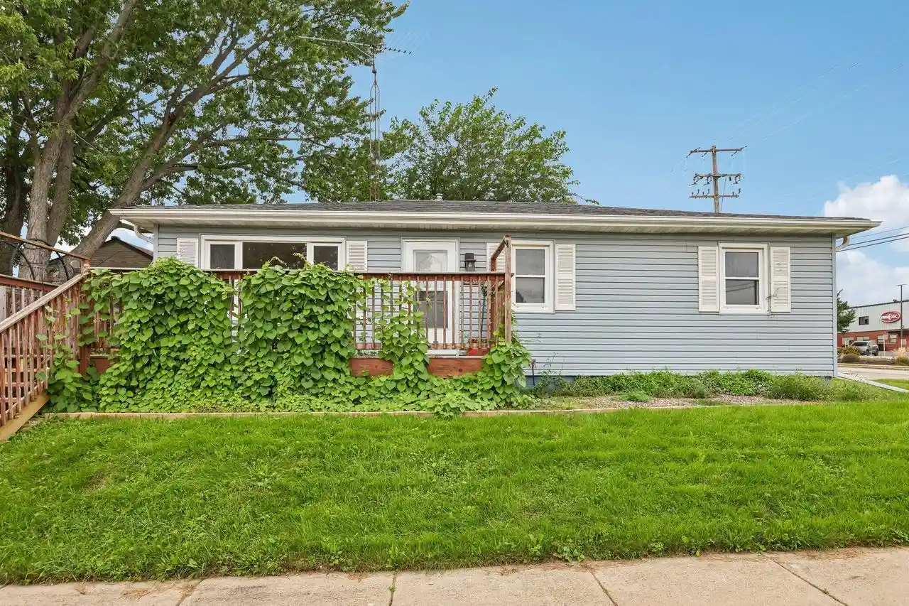 Photo 1 of Single family home for sale at 2100 Illinois St, Racine, WI 53405 | MLS# 1981545 | Listing updated on 2026-09-21