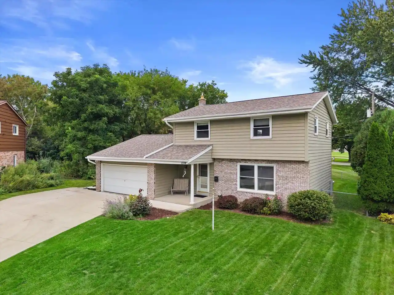 Photo 1 of Single family home for sale at 1324 W Paradise Ct, Glendale, WI 53209 | MLS# 1981544 | Listing updated on 2026-10-02
