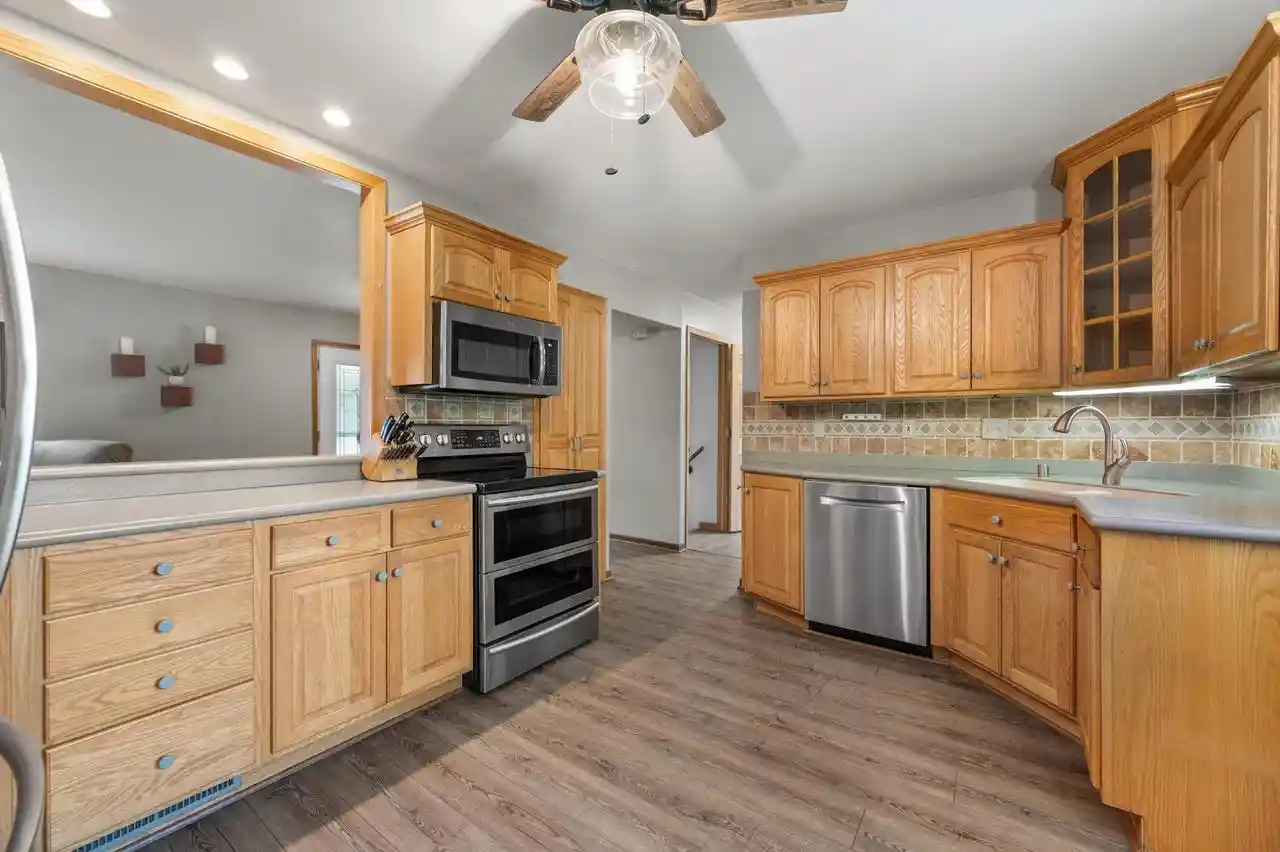 Photo 3 of Single family home for sale at 1324 W Paradise Ct, Glendale, WI 53209 | MLS# 1981544 | Listing updated on 2026-10-02