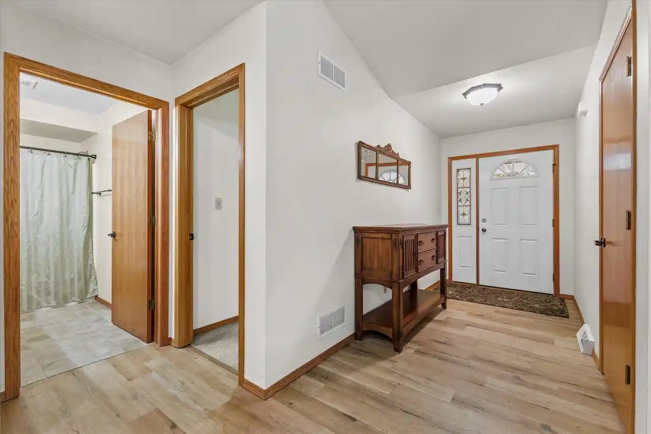 Photo 4 of Condo for sale at 941 W York St, Oak Creek, WI 53154 | MLS# 1981553 | Listing updated on 2026-09-26