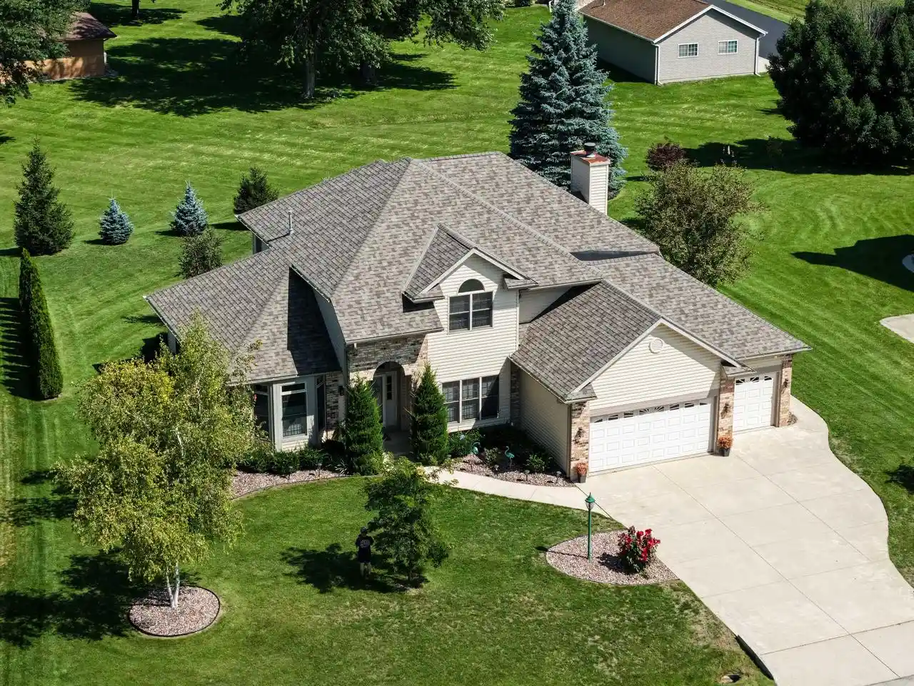 Single family home for sale at 3260 E James Dr, Oak Creek, WI 53154 | MLS# 1981556