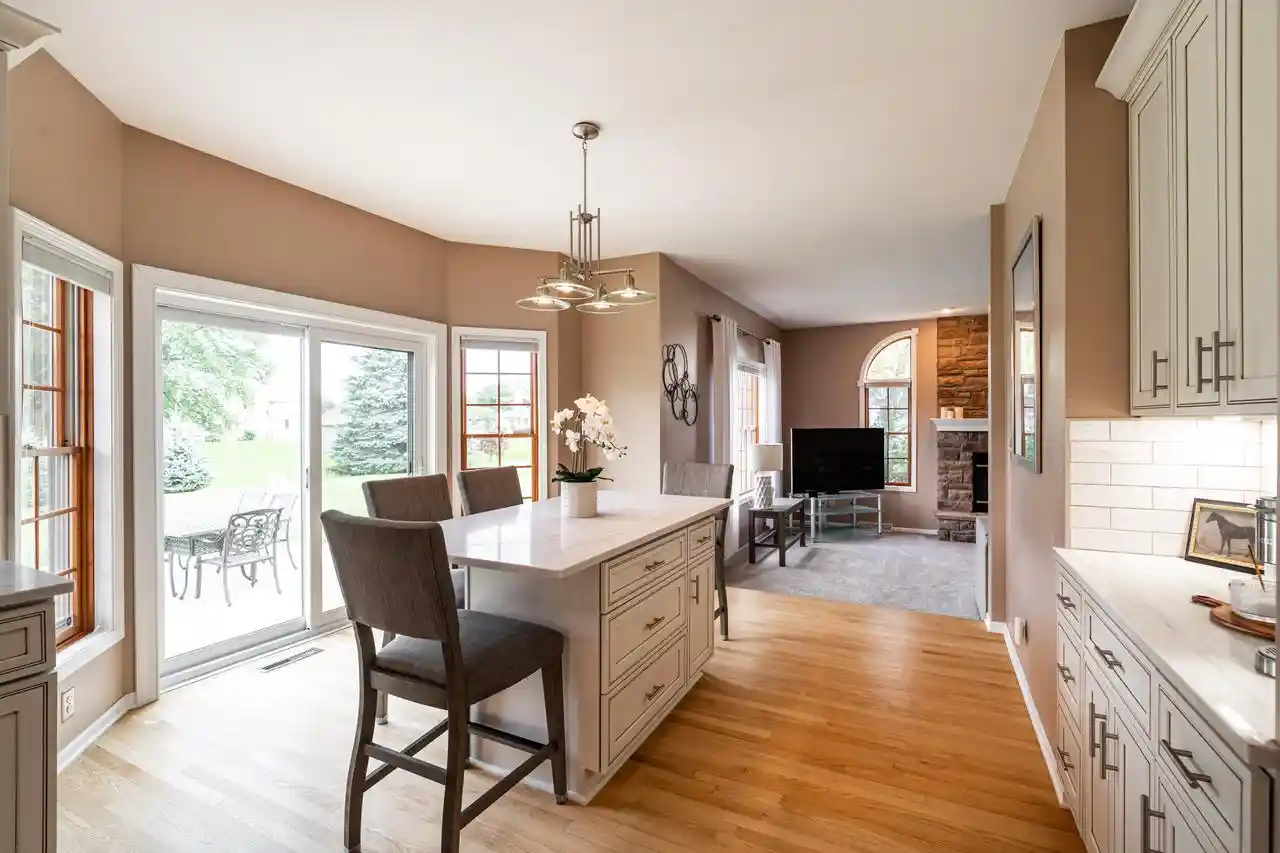 Photo 4 of Single family home for sale at 3260 E James Dr, Oak Creek, WI 53154 | MLS# 1981556 | Listing updated on 2026-10-07