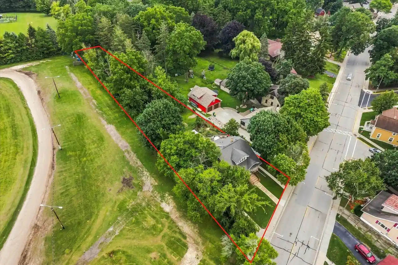 Photo 4 of Single family home for sale at W65n780 Washington Ave, Cedarburg, WI 53012 | MLS# 1981559 | Listing updated on 2026-09-25