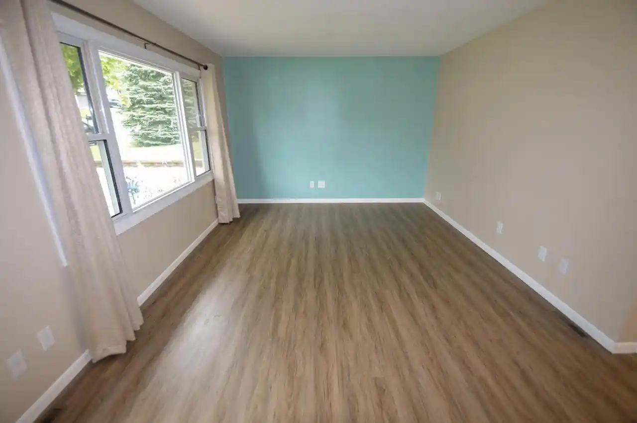 Photo 4 of Single family home for sale at 465 Raintree Dr, Fort Atkinson, WI 53538 | MLS# 2033157 | Listing updated on 2026-09-21