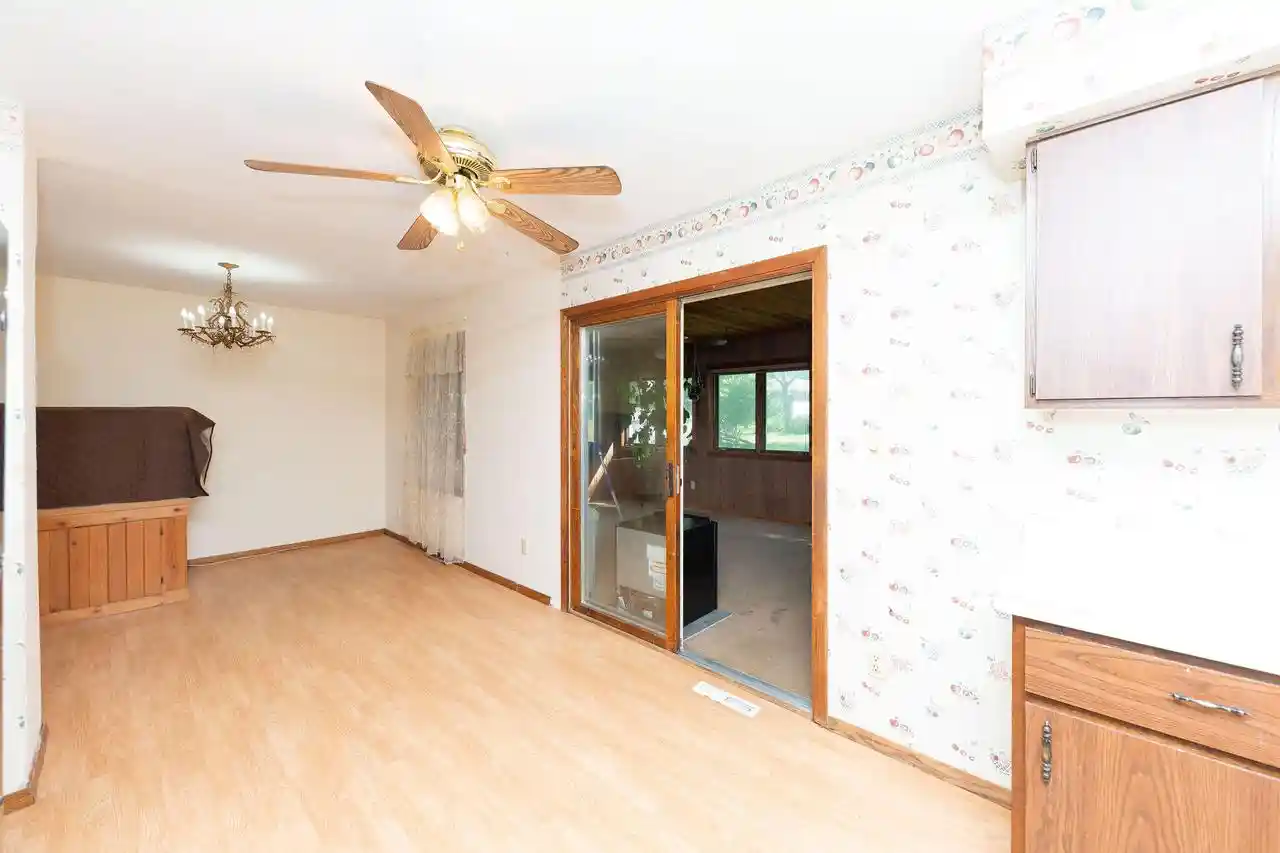 Photo 4 of Single family home for sale at 713 Oxford Dr, Hartland, WI 53029 | MLS# 1981571 | Listing updated on 2026-09-22