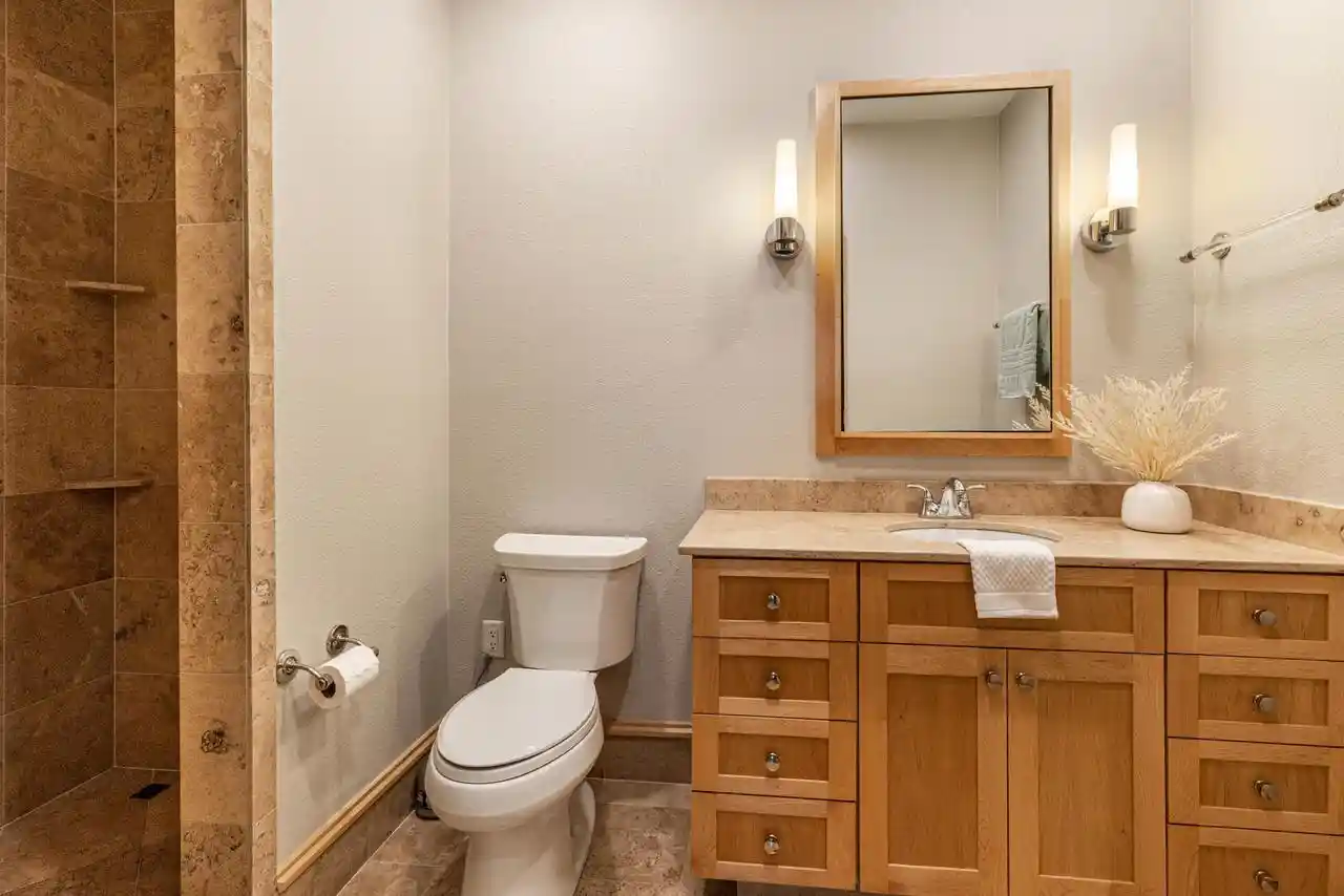 Photo 3 of Condo for sale at 1313 N Franklin Pl #905, Milwaukee, WI 53202 | MLS# 1981574 | Listing updated on 2026-10-02
