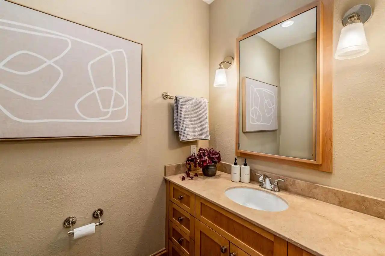 Photo 4 of Condo for sale at 1313 N Franklin Pl #905, Milwaukee, WI 53202 | MLS# 1981574 | Listing updated on 2026-10-02