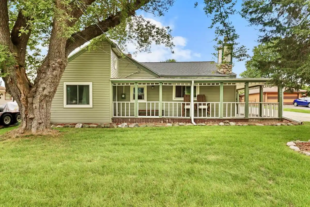 Photo 1 of Single family home for sale at 2602 W Mangold Ave, Milwaukee, WI 53221 | MLS# 1981579 | Listing updated on 2026-10-04