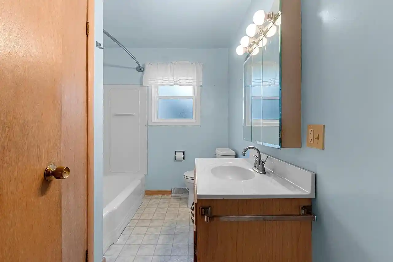 Photo 4 of Single family home for sale at 339 Center St, Oconto, WI 54153 | MLS# 50333041 | Listing updated on 2026-09-22