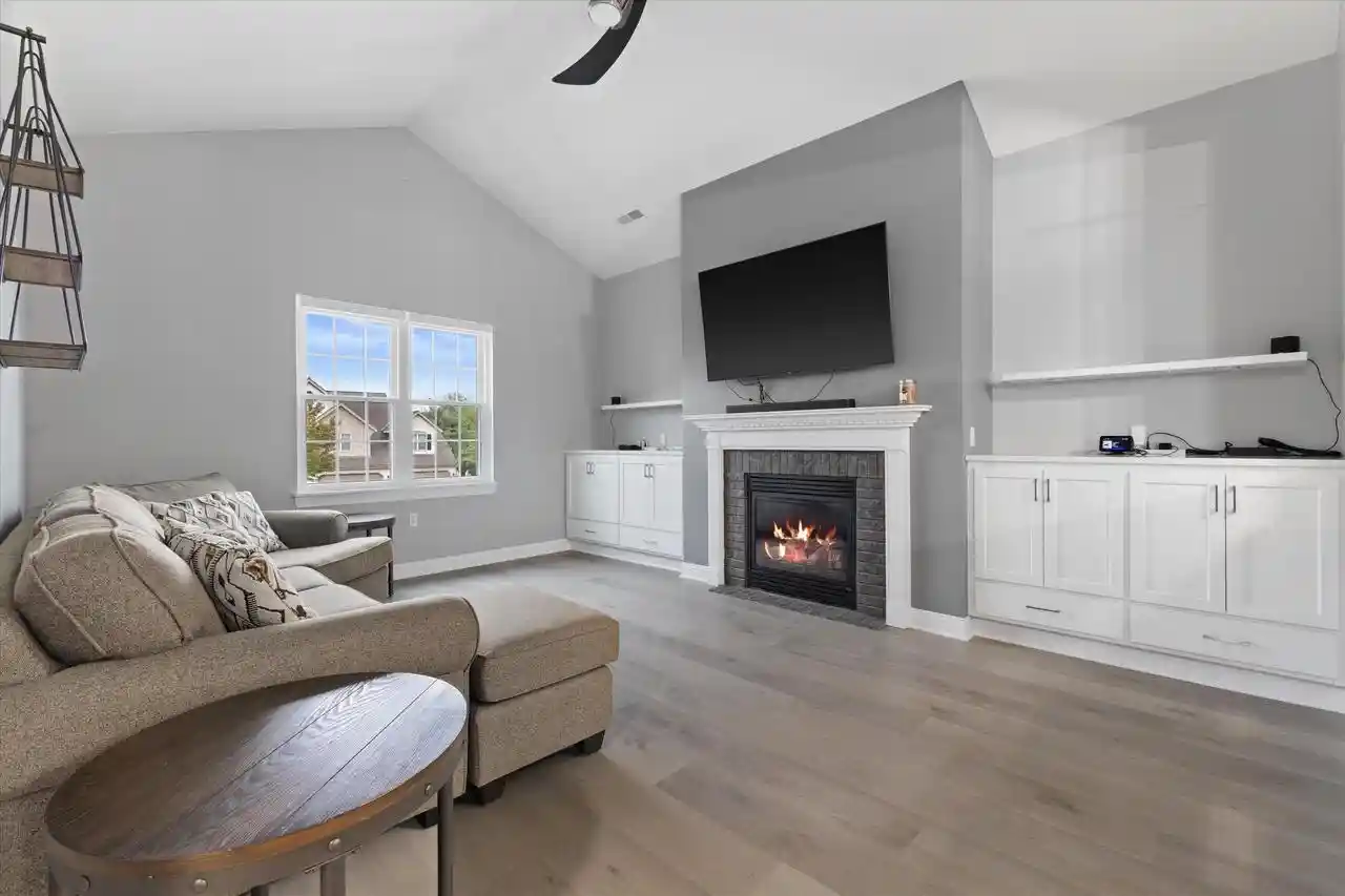 Listing Photo 5 - Condo for sale in building located at 996 Bedford Ct, Racine, WI 53406 - Unit #202