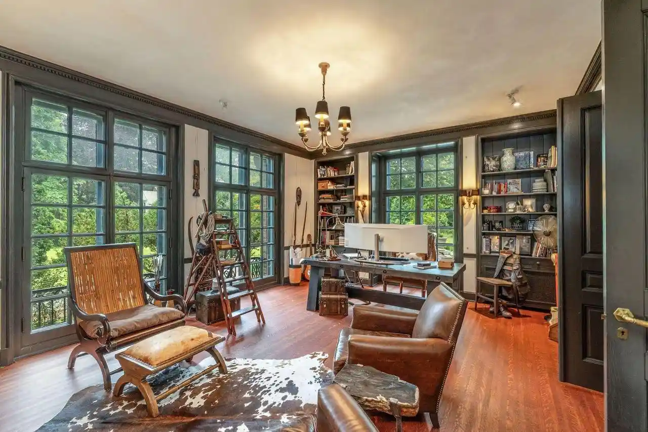 Photo 3 of Mansion for sale at 3266 N Lake Dr, Milwaukee, WI 53211 | MLS# 1981597 | Listing updated on 2026-09-25