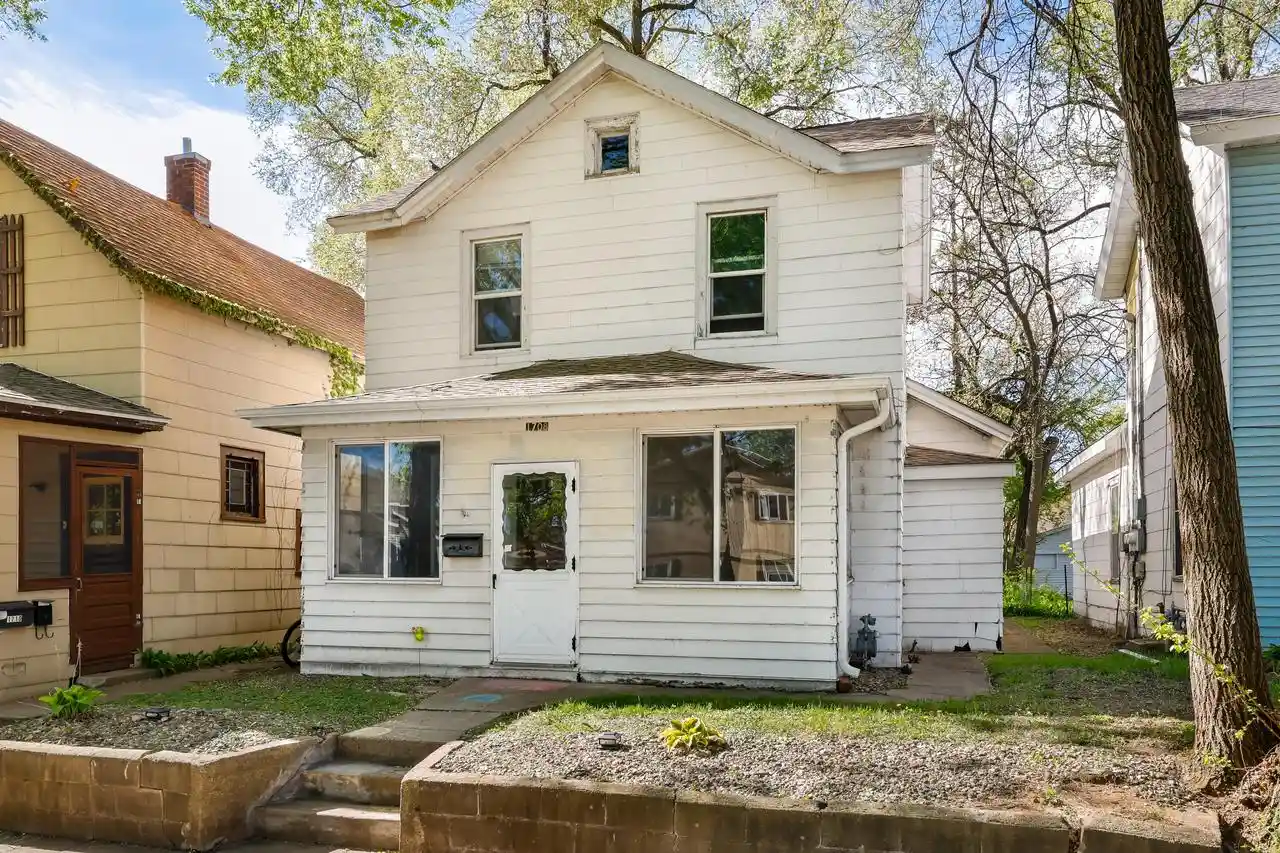 Photo 1 of Single family home for sale at 1708 Market St, La Crosse, WI 54601 | MLS# 1981603 | Listing updated on 2026-09-25