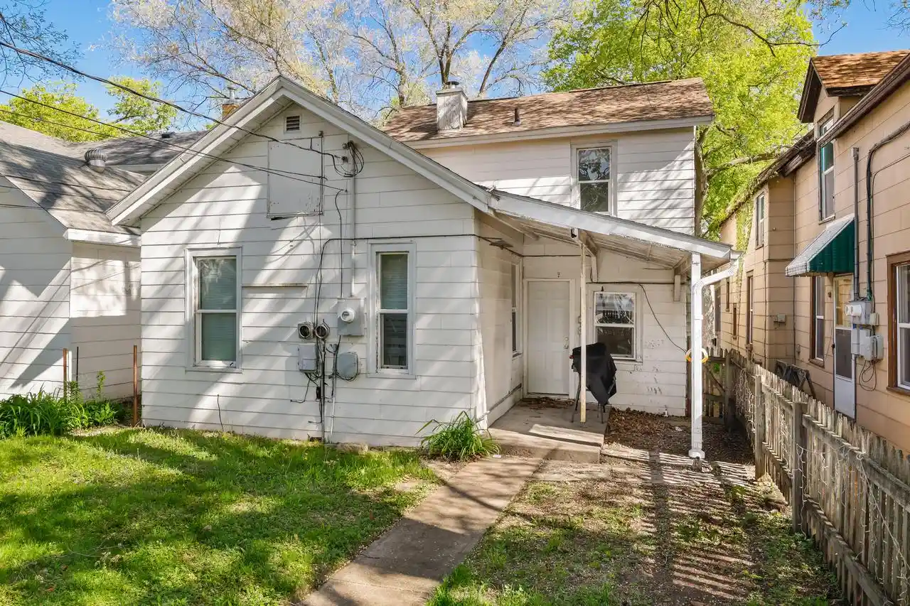 Photo 4 of Single family home for sale at 1708 Market St, La Crosse, WI 54601 | MLS# 1981603 | Listing updated on 2026-09-25