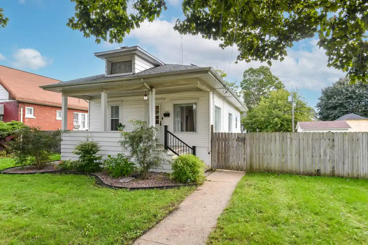 Photo 1 of Single family home for sale at 4709 19th Avenue, Kenosha, WI 53140 | MLS# 1981610 | Listing updated on 2026-09-22