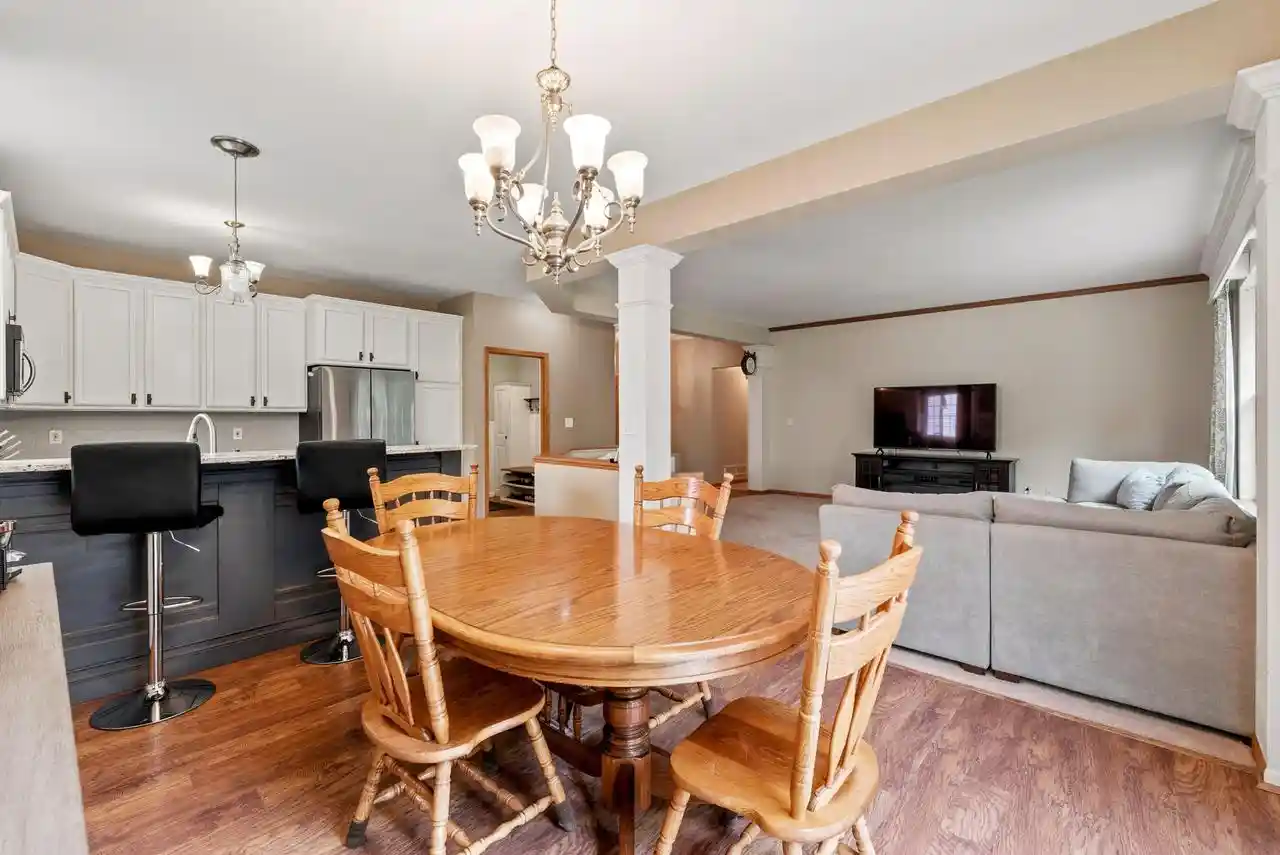 Photo 4 of Single family home for sale at 622 Hickory Holw Rd, Waterford, WI 53185 | MLS# 1981613 | Listing updated on 2026-09-22