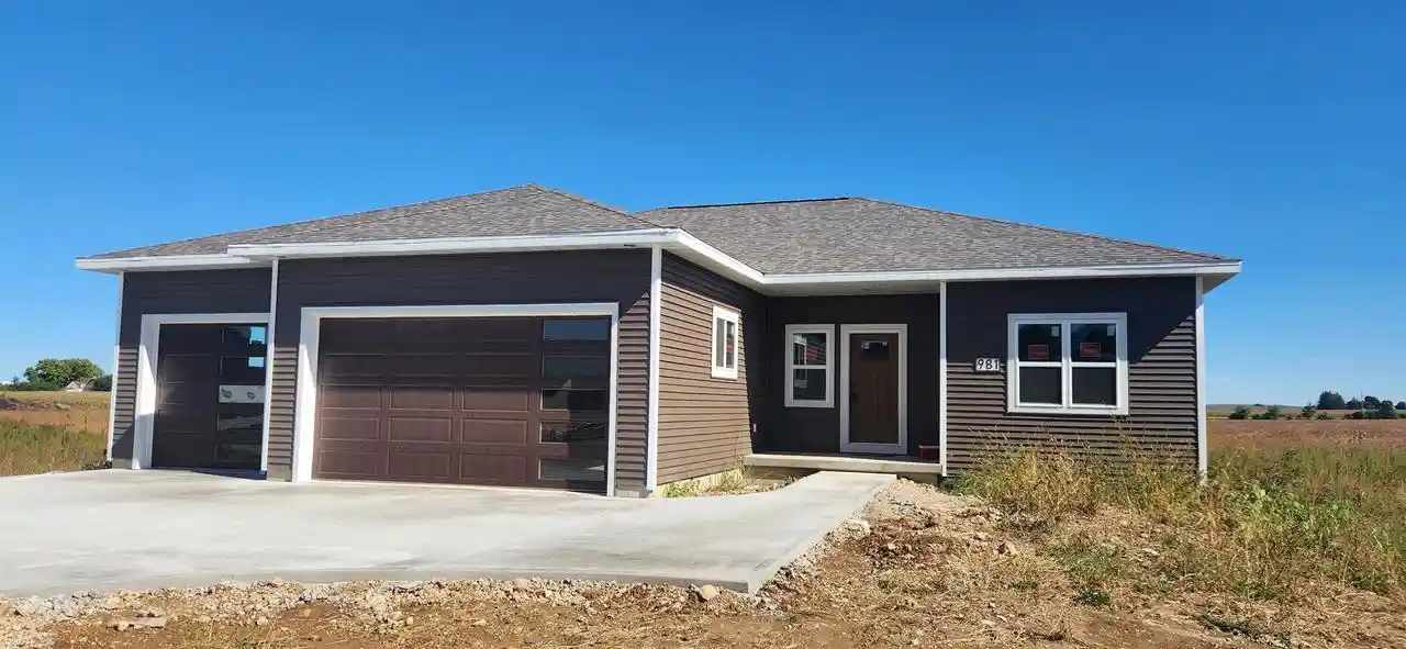 Photo 1 of Single family home for sale at 981 Bell Cir, Arlington, WI 53911 | MLS# 2033171 | Listing updated on 2026-10-06