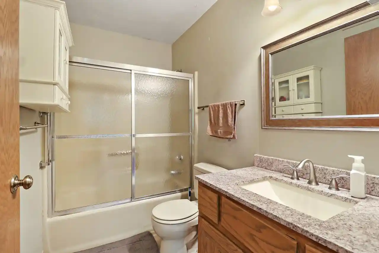 Listing Photo 5 - Condo for sale in building located at 3818 Cheyenne Ct, Caledonia, WI 53404 - Unit #G