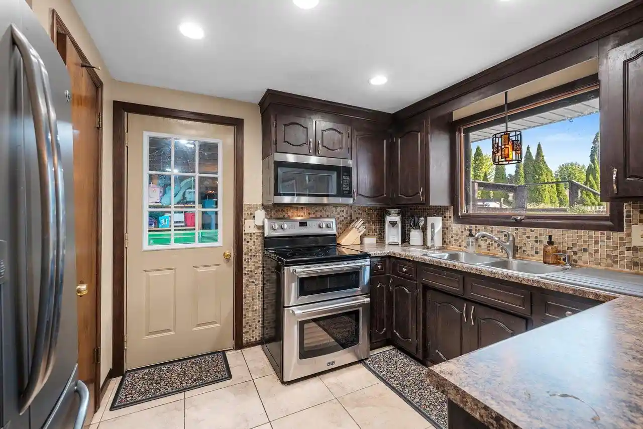 Photo 2 of Single family home for sale at 2578 Vicki Ln, Green Bay, WI 54311 | MLS# 50333063 | Listing updated on 2026-09-22