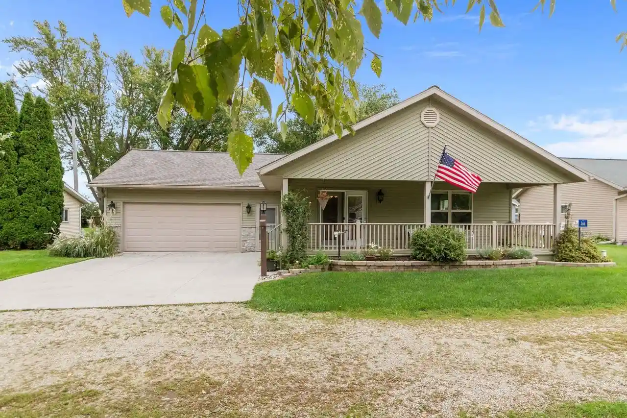 Photo 1 of Single family home for sale at 266 E Front St, Marquette, WI 53947 | MLS# 2033188 | Listing updated on 2026-09-23