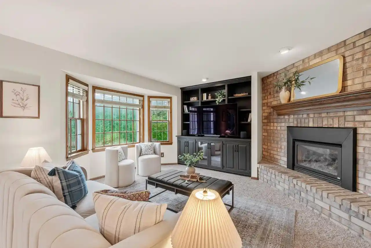 Photo 4 of Single family home for sale at 3925 W Sherbrooke Dr, Mequon, WI 53092 | MLS# 1981644 | Listing updated on 2026-10-09