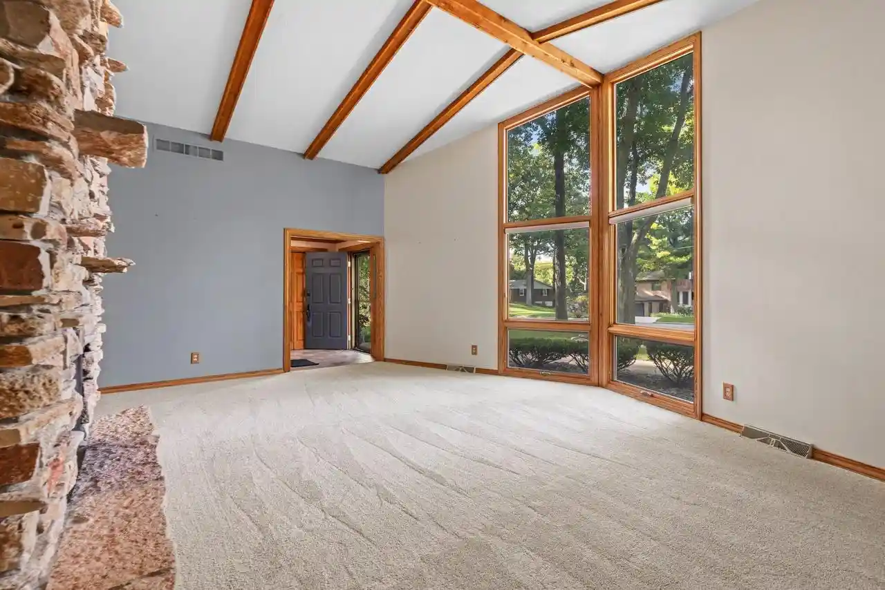 Photo 3 of Single family home for sale at 3046 Bay View Dr, Green Bay, WI 54311 | MLS# 50333074 | Listing updated on 2026-09-22