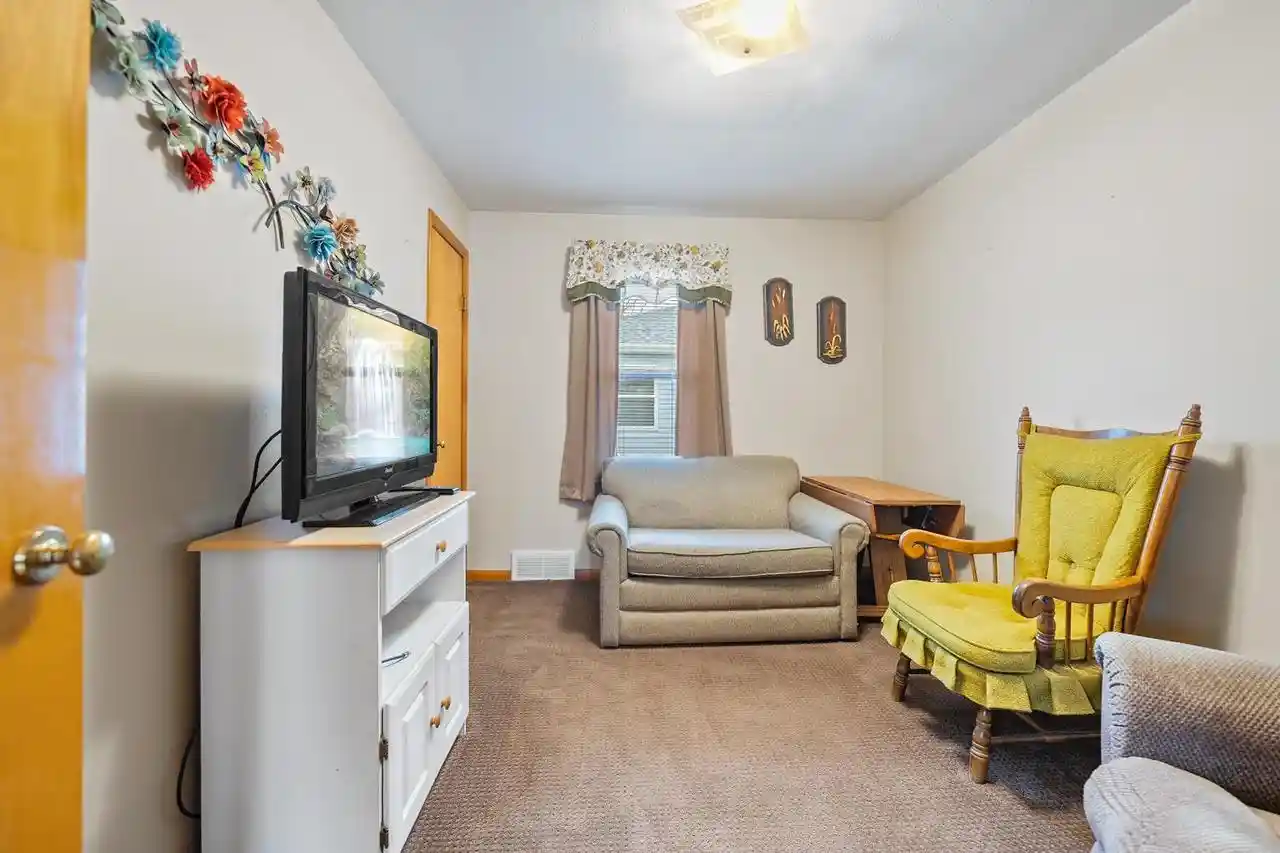 Photo 3 of Single family home for sale at 815 Irvington St, Green Bay, WI 54304 | MLS# 50333079 | Listing updated on 2026-09-22