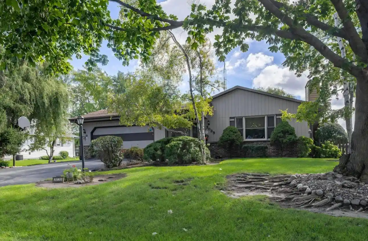 Photo 1 of Single family home for sale at 2035 Dustir Dr, Caledonia, WI 53402 | MLS# 1981654 | Listing updated on 2026-09-22