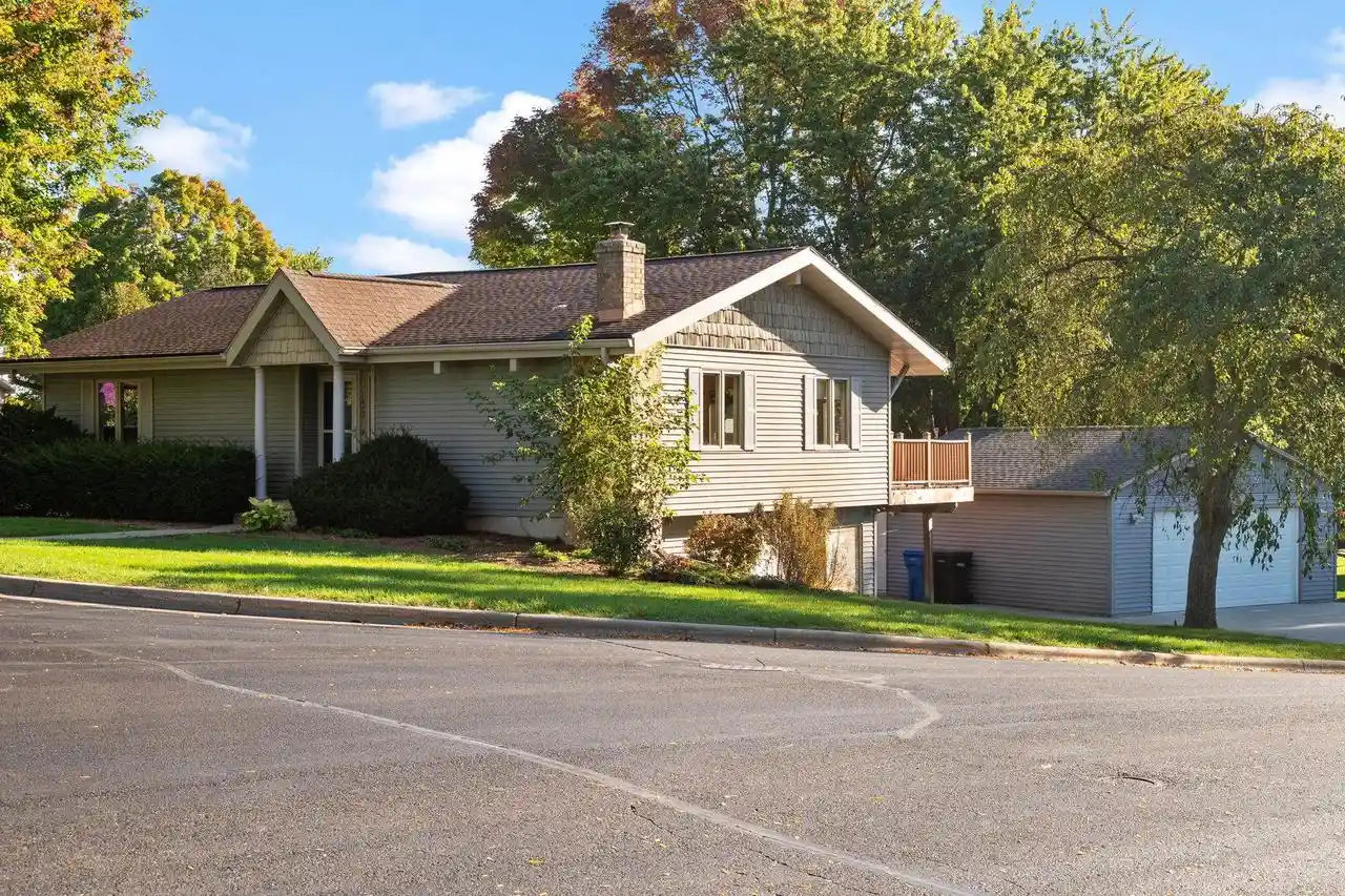 Photo 1 of Sale Pending at 100 Valley View Ct, Verona, WI 53593 | MLS# 2033192 | Listing updated on 2026-10-20